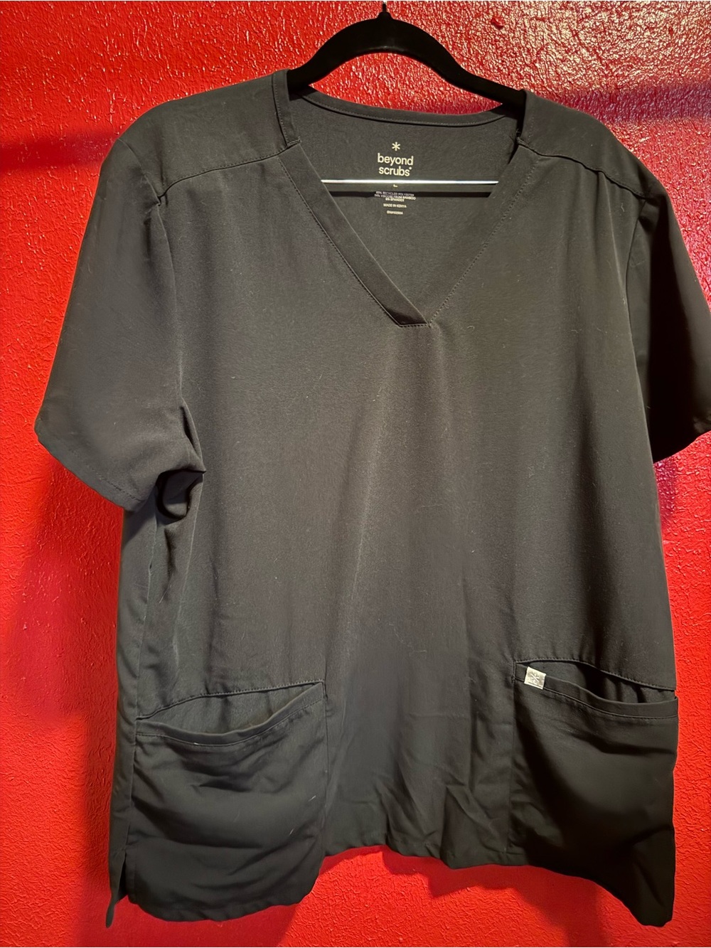 104. Preloved Beyond Scrubs Women’s Black V-Neck Short Sleeve Scrub Top